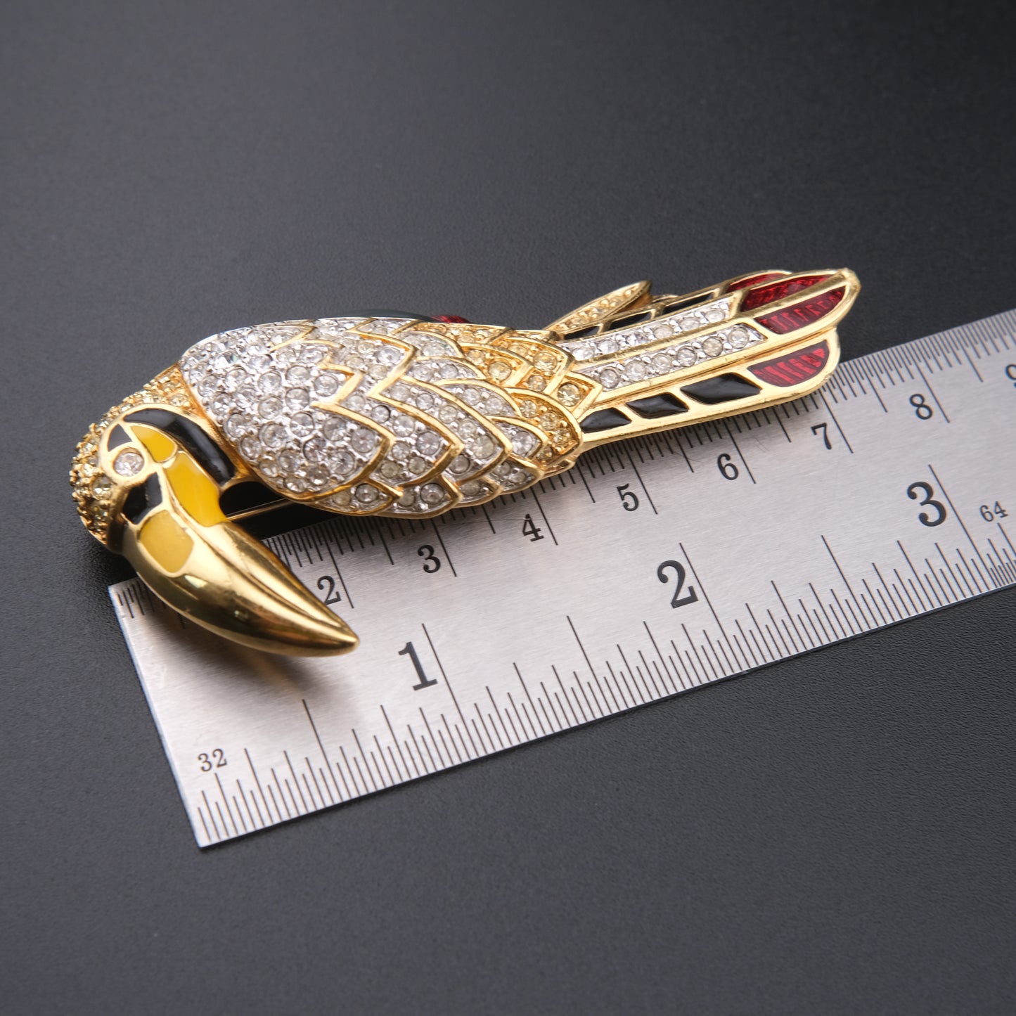 ❤️ Swarovski Toucan Brooch – Gold-Tone with Multicolor Crystal & Enamel