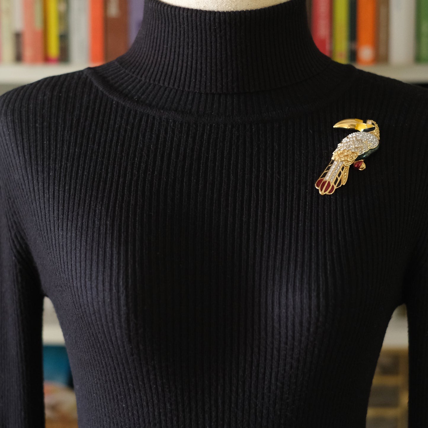 ❤️ Swarovski Toucan Brooch – Gold-Tone with Multicolor Crystal & Enamel