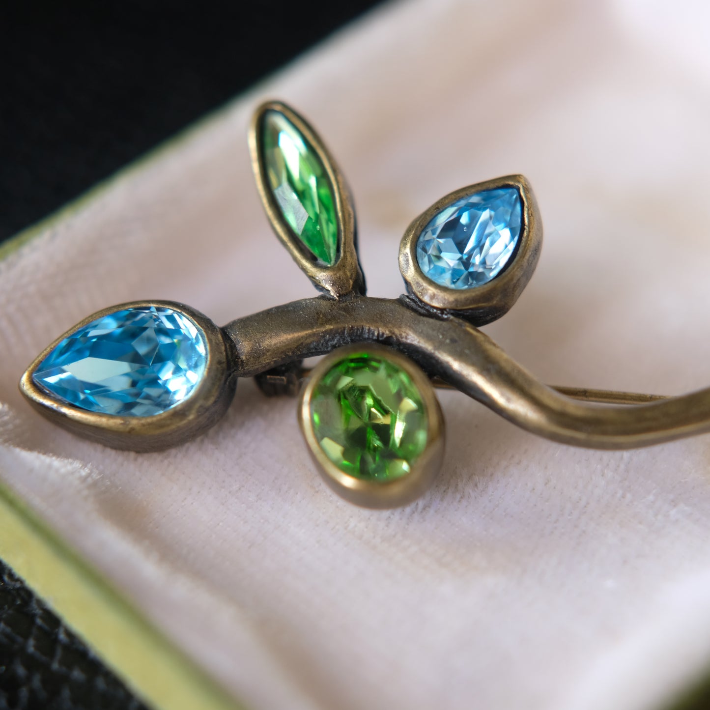 Ikuo Paris Sculptural Leaf Brooch – Vintage French Designer Jewelry