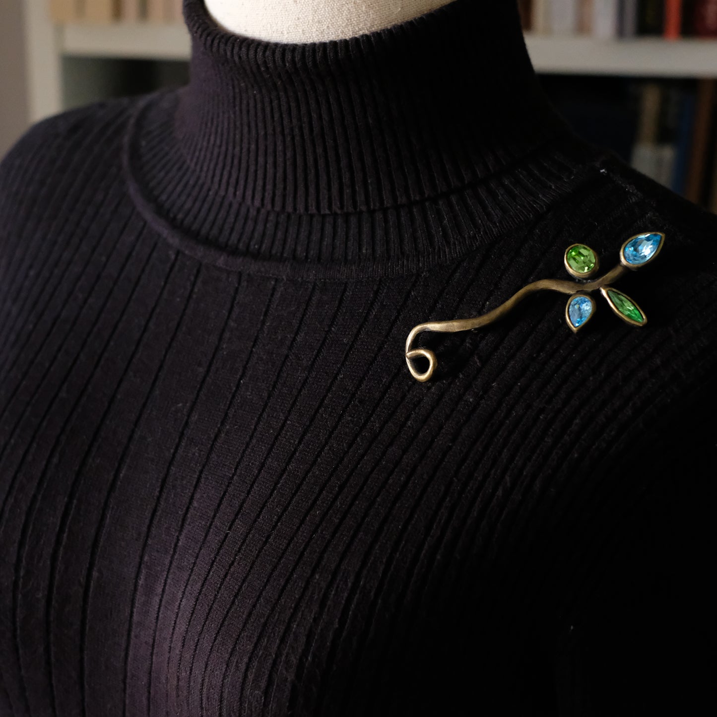 Ikuo Paris Sculptural Leaf Brooch – Vintage French Designer Jewelry