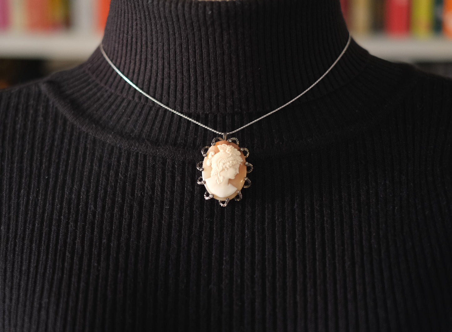 Vintage Shell Cameo Brooch – Hand-Carved Portrait in Ornate Silver Frame