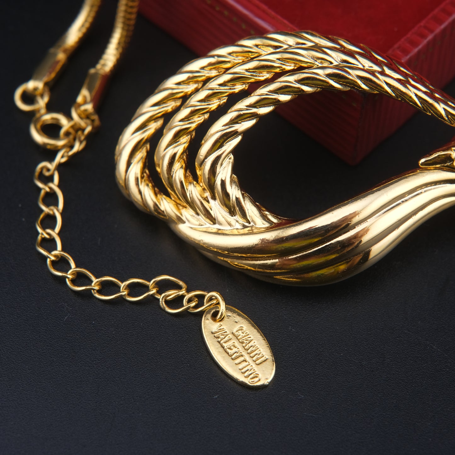 Vintage Gianni Valentino Gold-Tone Pendant Necklace – Sculptural Knot Design