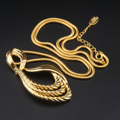 Vintage Gianni Valentino Gold-Tone Pendant Necklace – Sculptural Knot Design