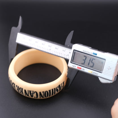 ❤️ Jessica Kagan Cushman Resin Quote Bangle “Fashion can be bought, style one must possess.”