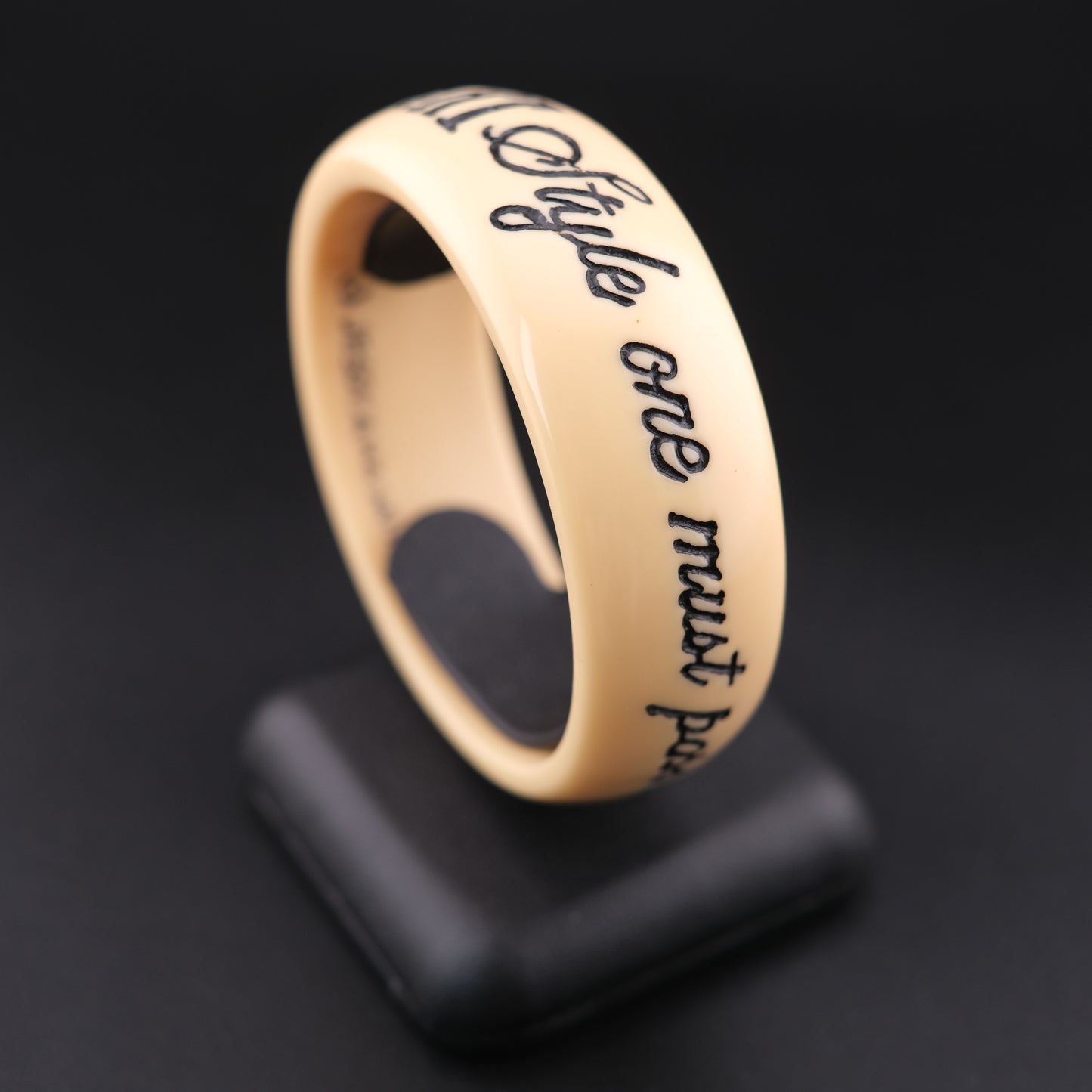 ❤️ Jessica Kagan Cushman Resin Quote Bangle “Fashion can be bought, style one must possess.”