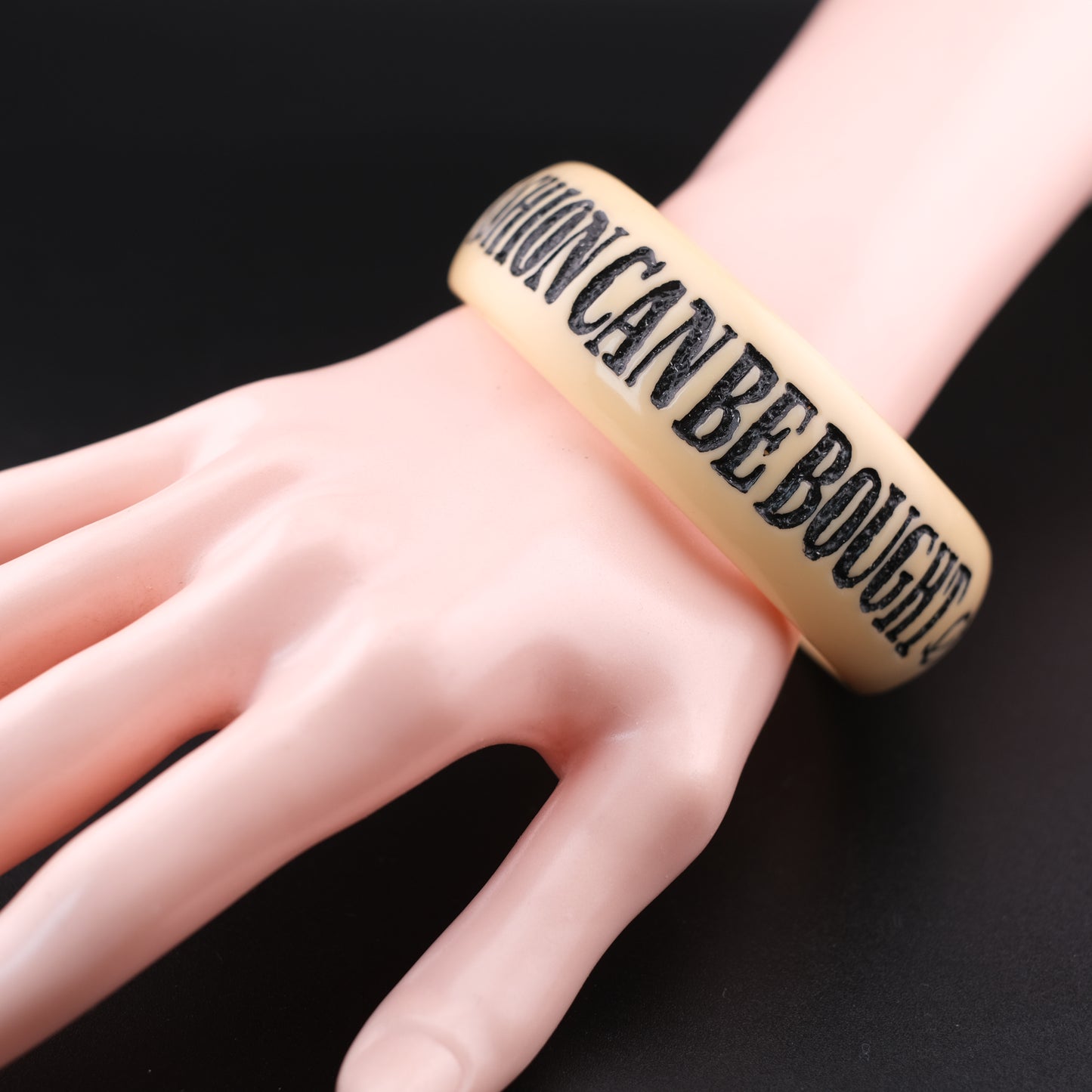 ❤️ Jessica Kagan Cushman Resin Quote Bangle “Fashion can be bought, style one must possess.”