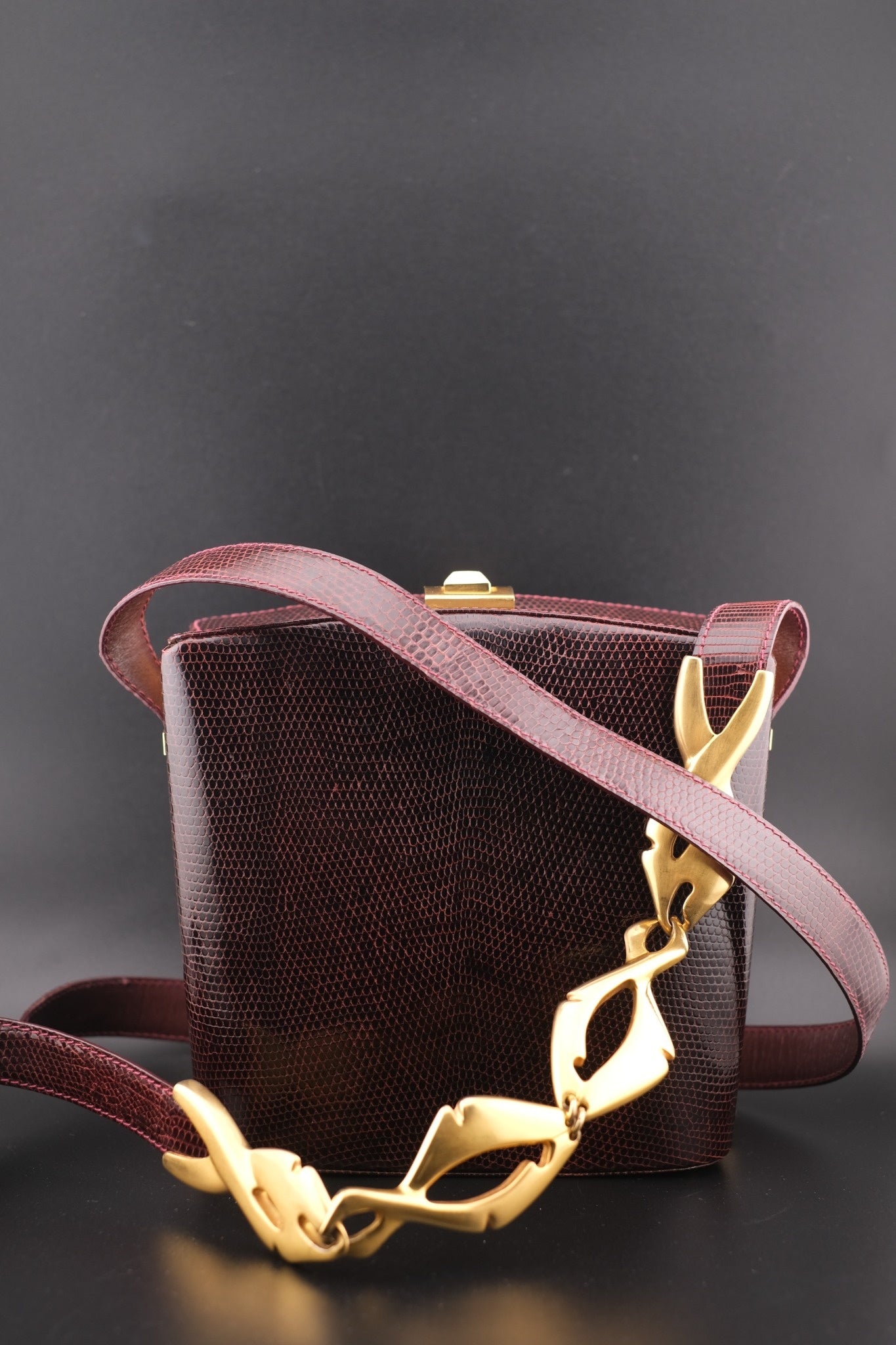 👜 Vintage Gucci Lizard Crossbody Bag with Sculptural Strap Accents