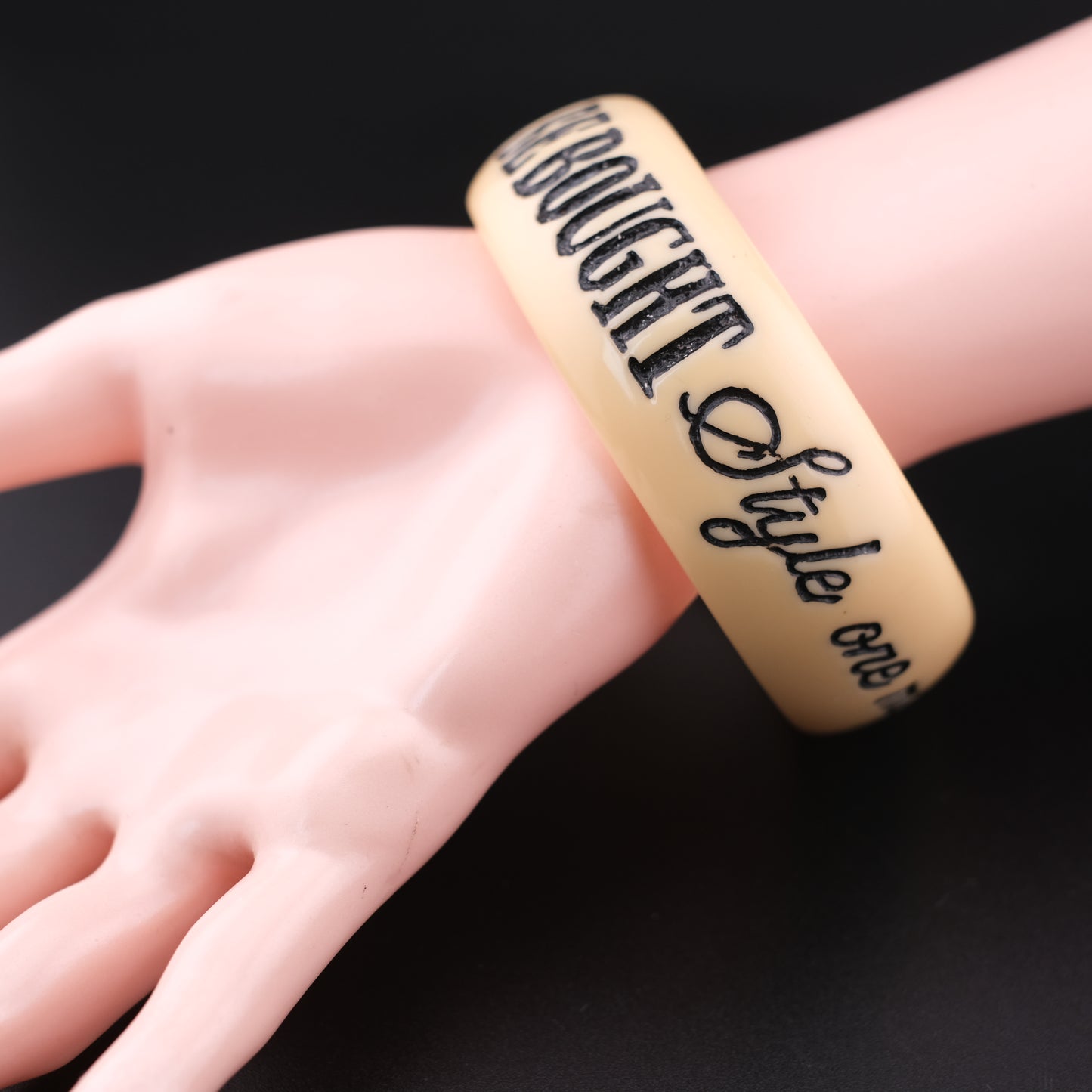 ❤️ Jessica Kagan Cushman Resin Quote Bangle “Fashion can be bought, style one must possess.”
