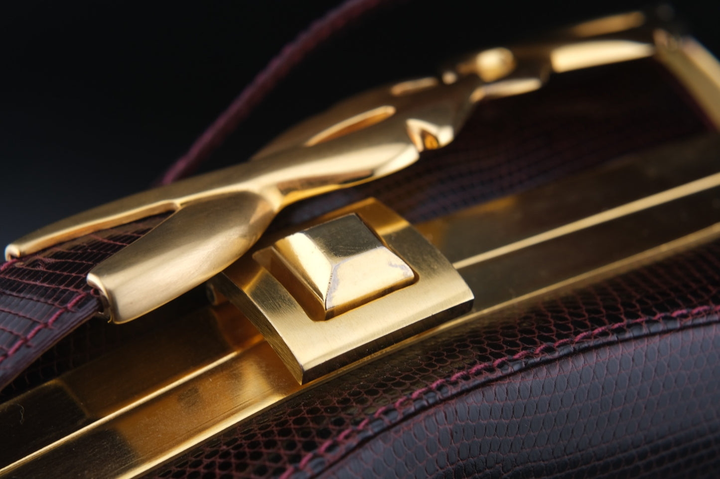 👜 Vintage Gucci Lizard Crossbody Bag with Sculptural Strap Accents