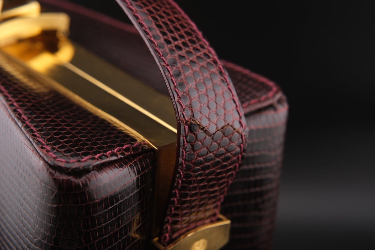 👜 Vintage Gucci Lizard Crossbody Bag with Sculptural Strap Accents