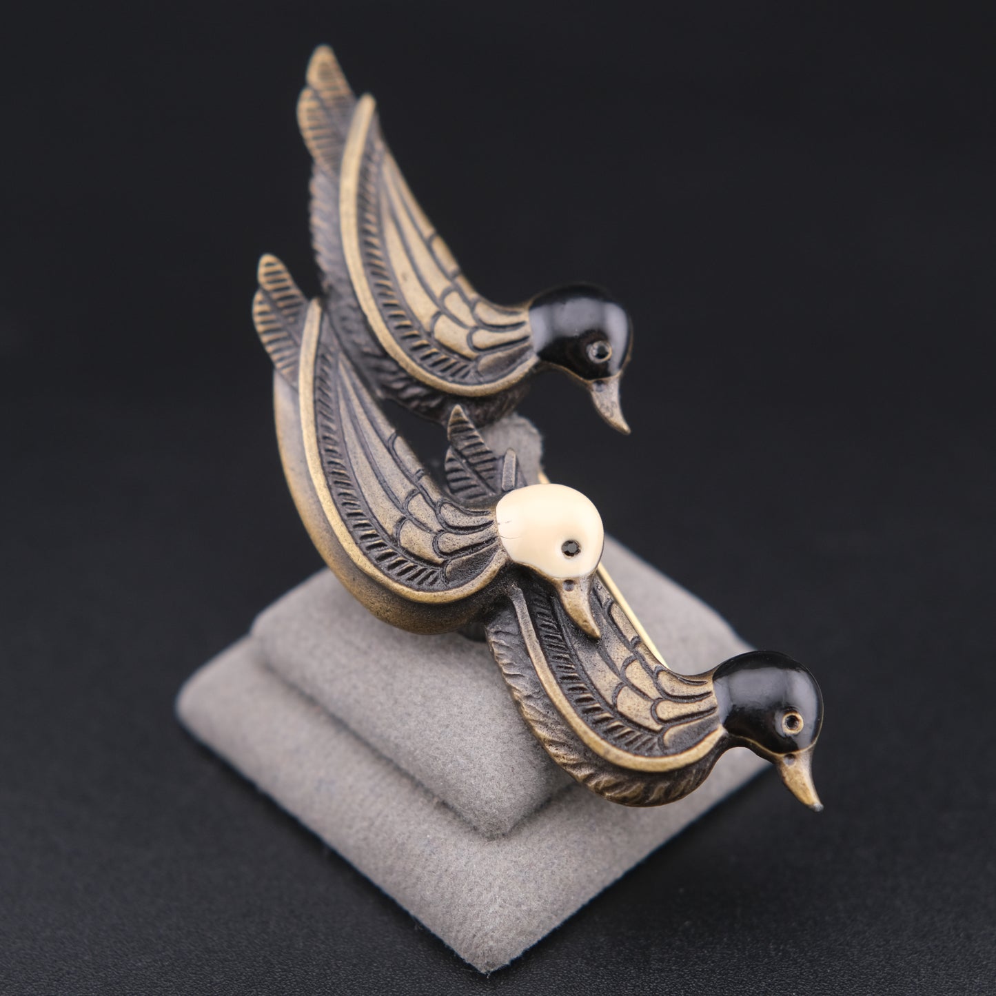 ❤️ Vintage Triple Duck Brooch – Antiqued Gold Tone Figural Ducks Pin