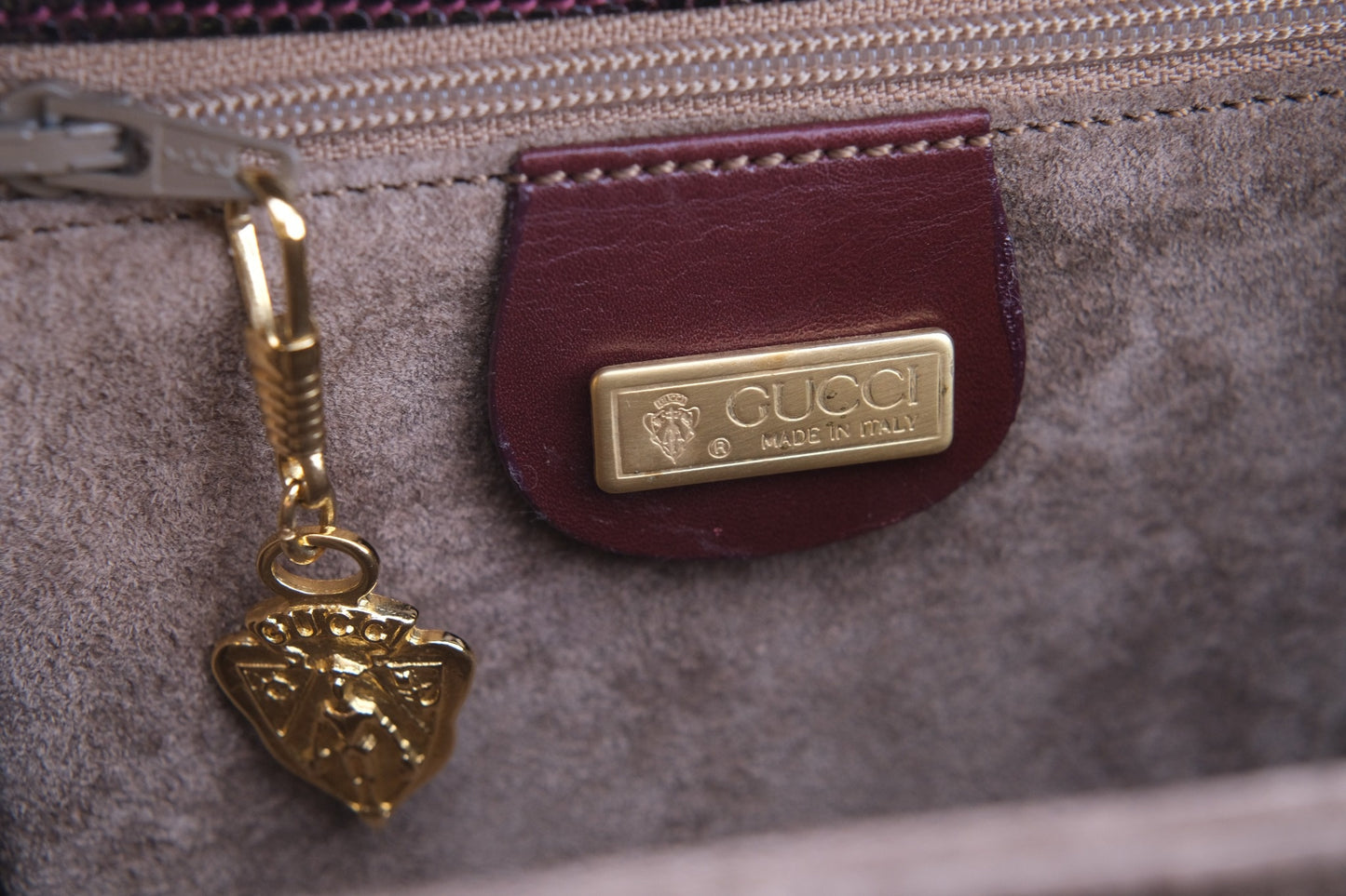 👜 Vintage Gucci Lizard Crossbody Bag with Sculptural Strap Accents