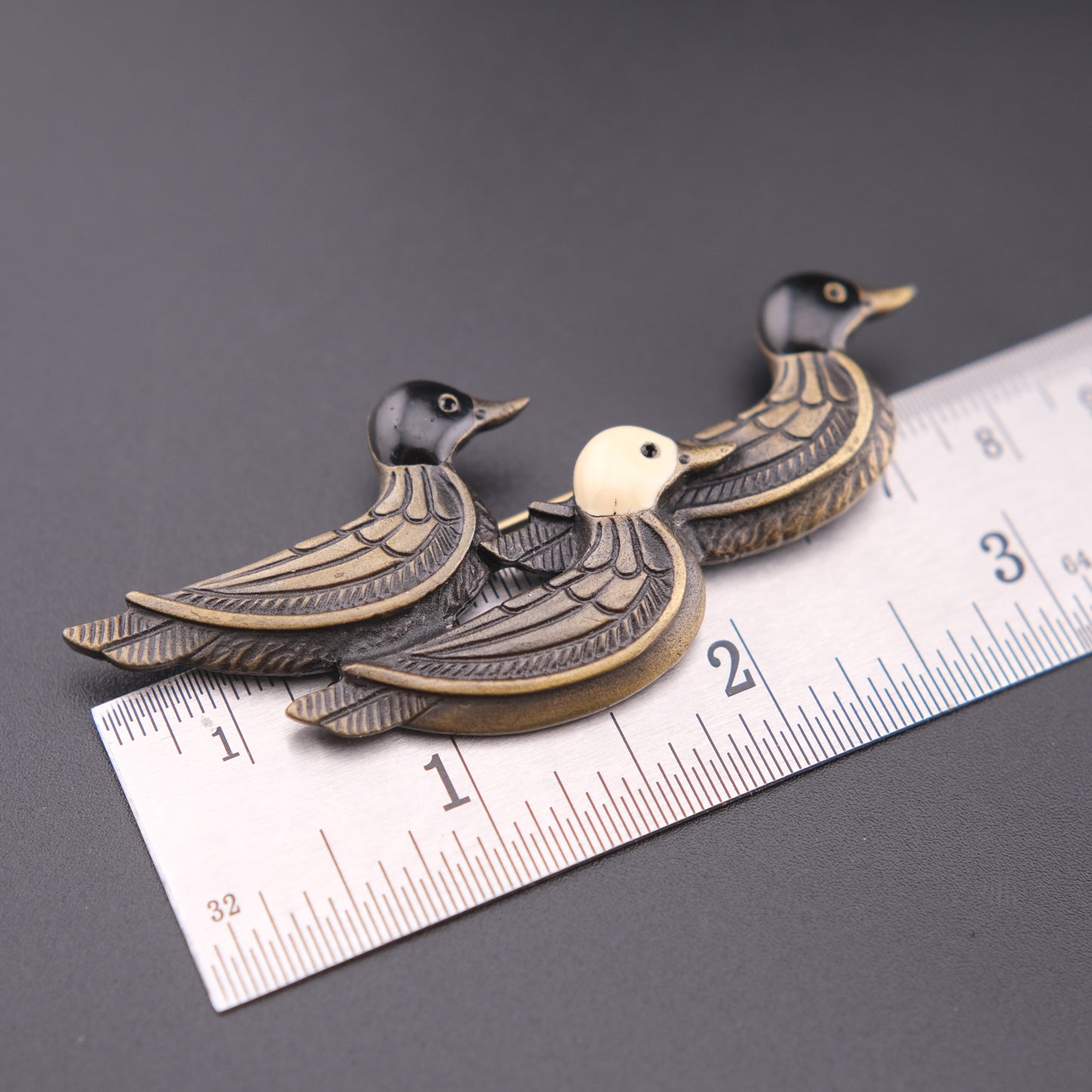 ❤️ Vintage Triple Duck Brooch – Antiqued Gold Tone Figural Ducks Pin