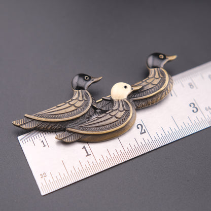 ❤️ Vintage Triple Duck Brooch – Antiqued Gold Tone Figural Ducks Pin