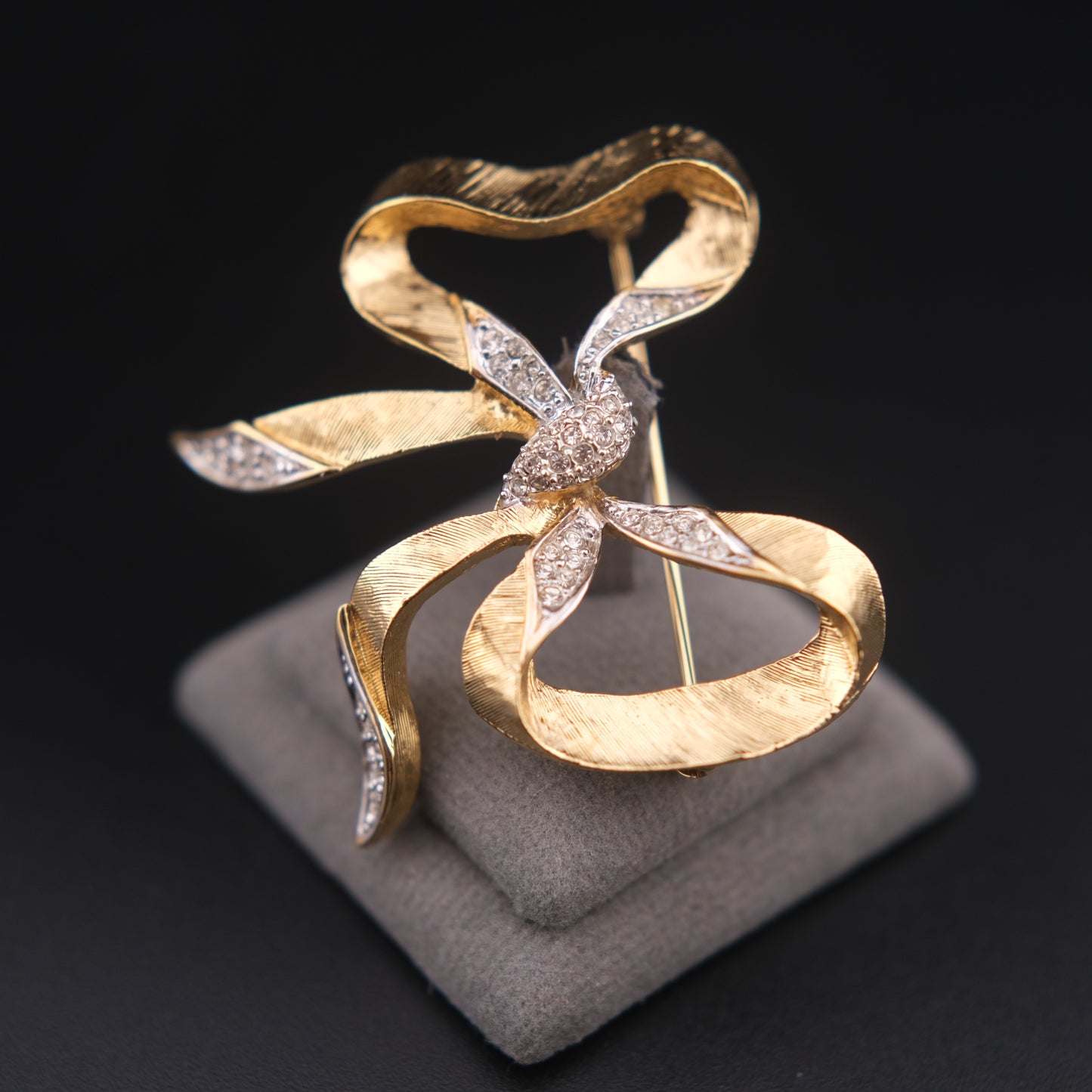 ❤️ Vintage D’Orlan Gold Tone Ribbon Bow Brooch with Clear Crystals