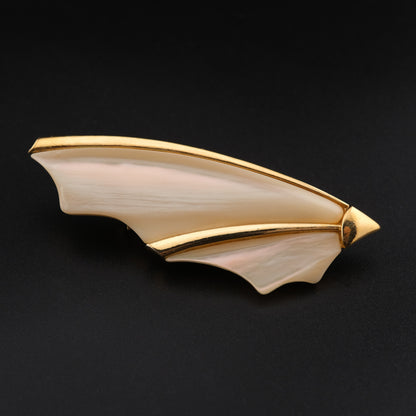 ❤️ Vintage Ungaro Paris Sculptural Ivory Lucite Brooch
