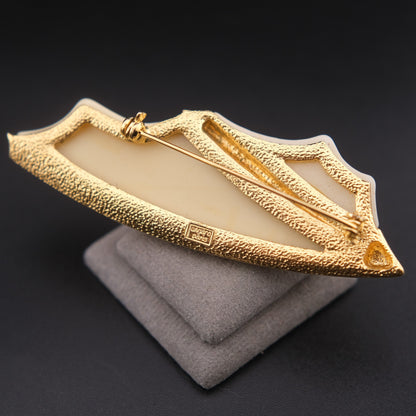 ❤️ Vintage Ungaro Paris Sculptural Ivory Lucite Brooch