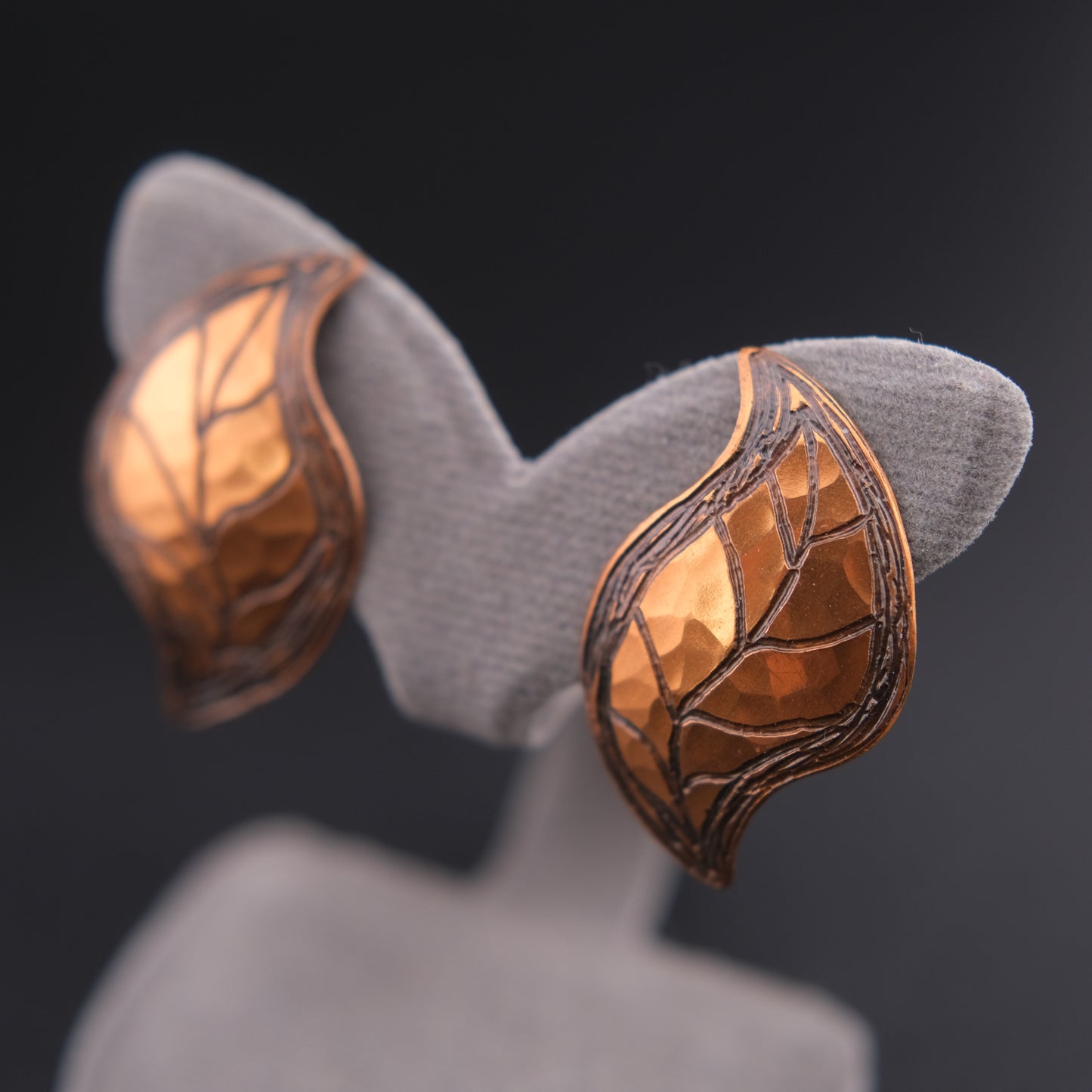 ❤️ Vintage MODA Handmade Malta Copper Leaf Clip Earrings