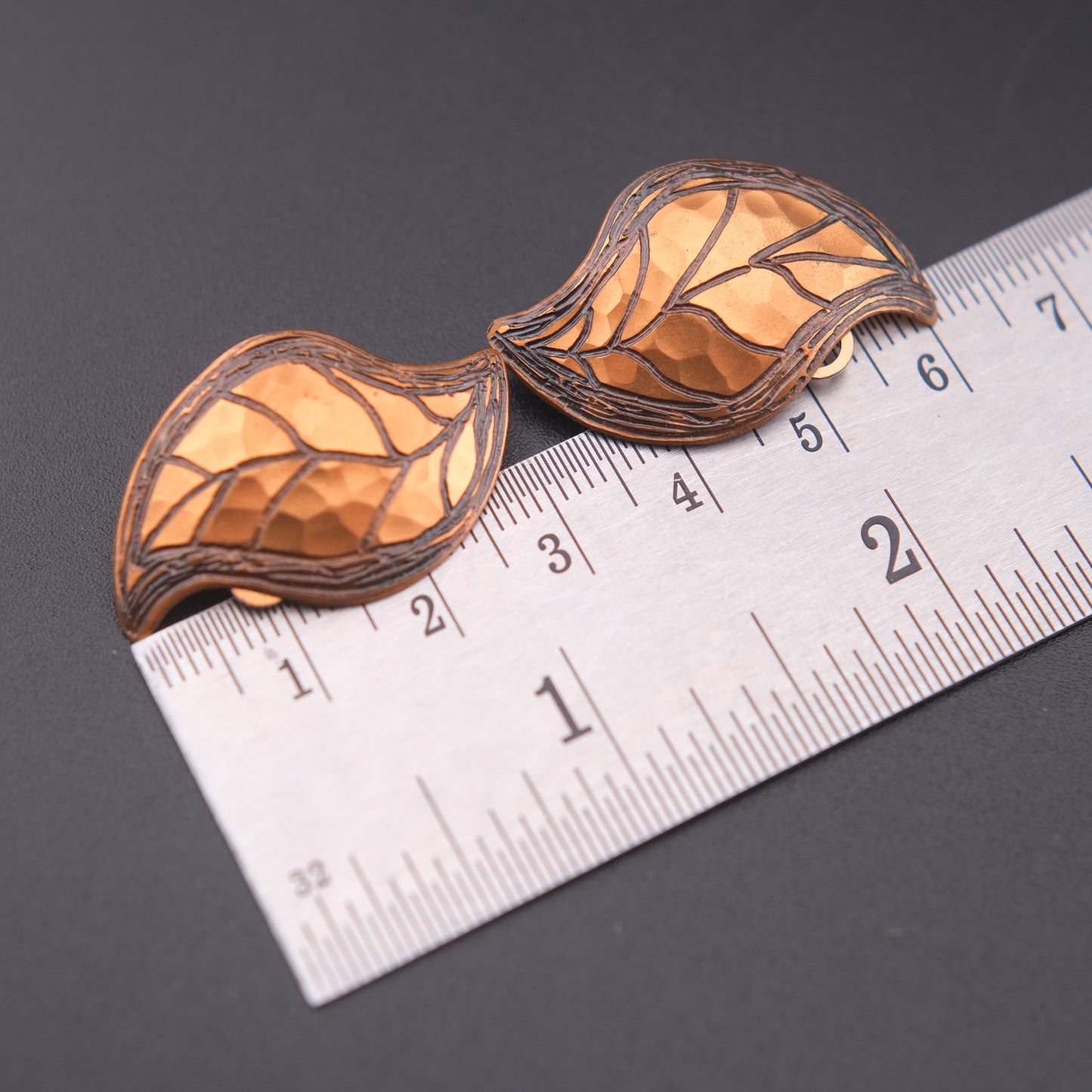 ❤️ Vintage MODA Handmade Malta Copper Leaf Clip Earrings