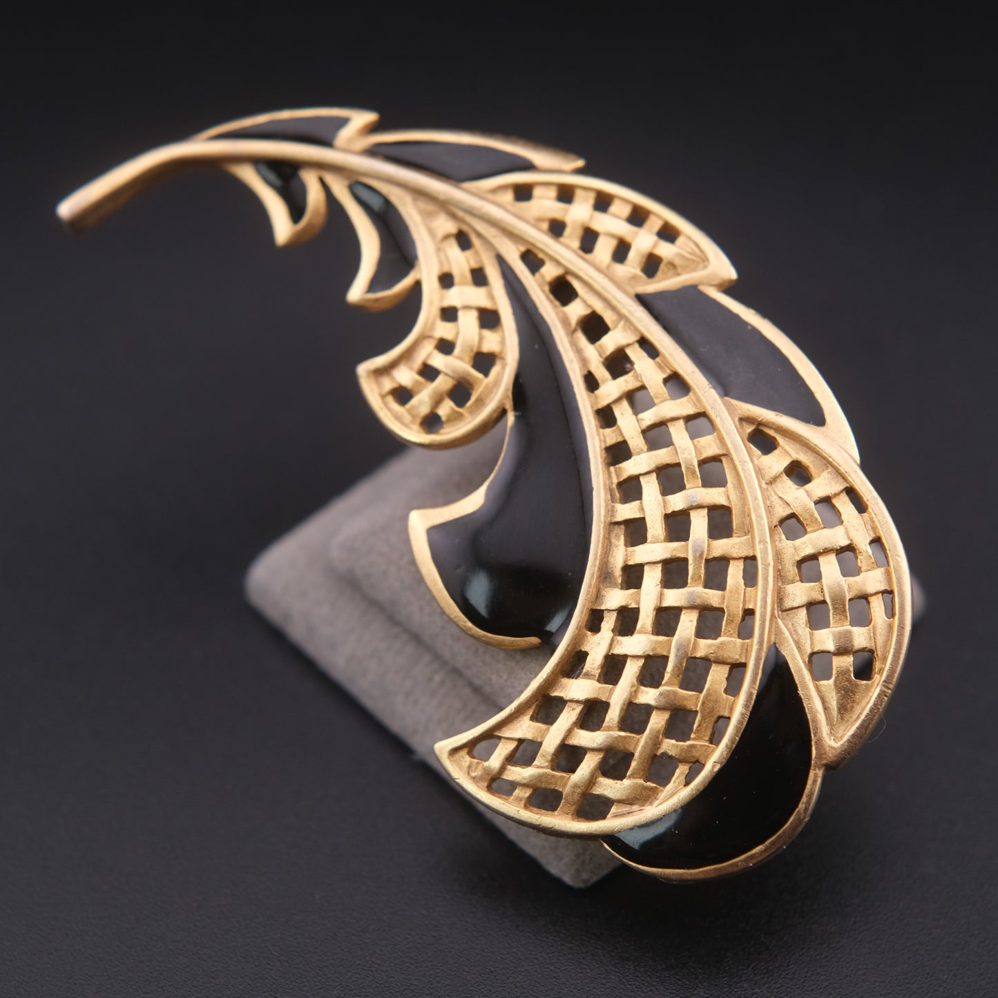 ❤️ Vintage Gold Tone & Black Enamel Openwork Feather Brooch Pin
