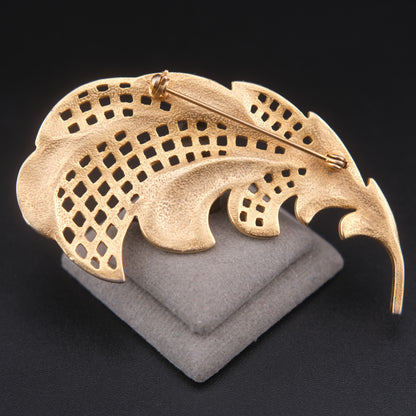 ❤️ Vintage Gold Tone & Black Enamel Openwork Feather Brooch Pin