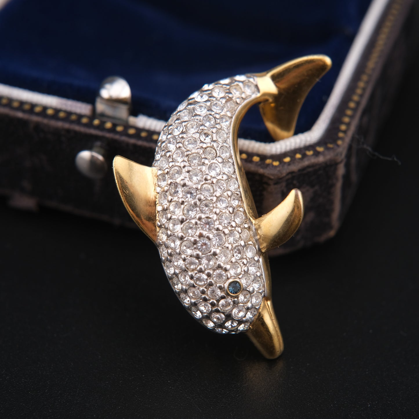 ❤️ Vintage Butler Crystal Dolphin Brooch – Gold-Tone, Pavé Rhinestones