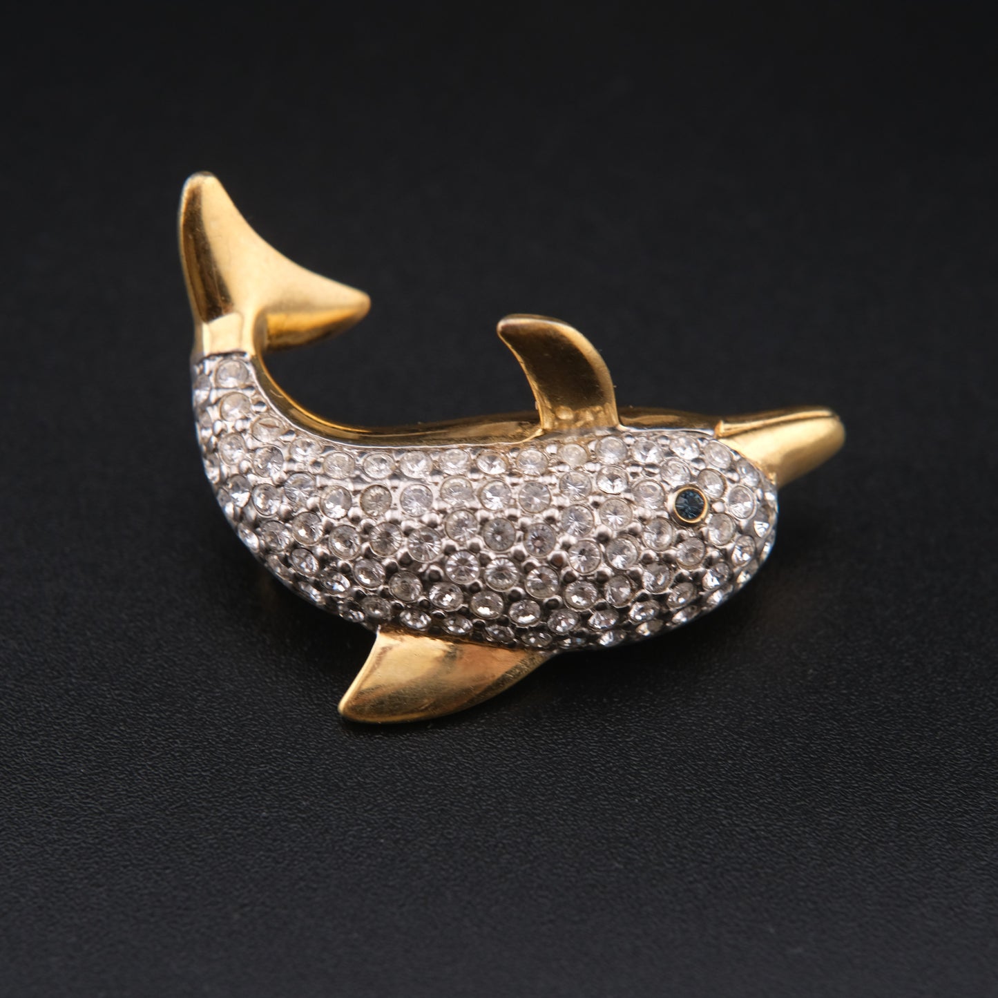 ❤️ Vintage Butler Crystal Dolphin Brooch – Gold-Tone, Pavé Rhinestones