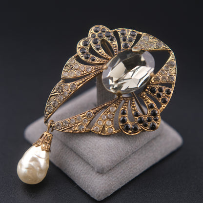 ❤️ Vintage Gold Tone Rhinestone Brooch with Faceted Glass Center & Faux Pearl Drop