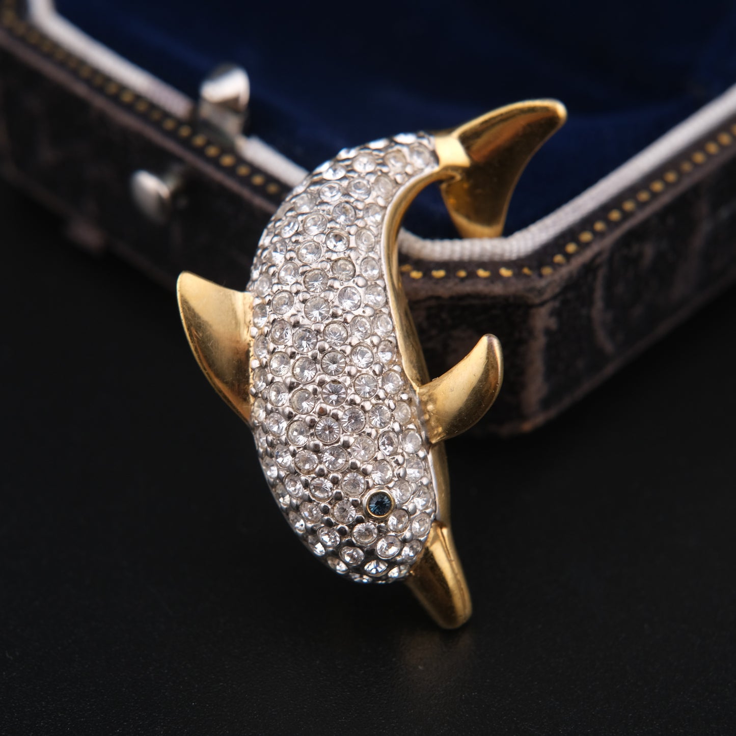 ❤️ Vintage Butler Crystal Dolphin Brooch – Gold-Tone, Pavé Rhinestones