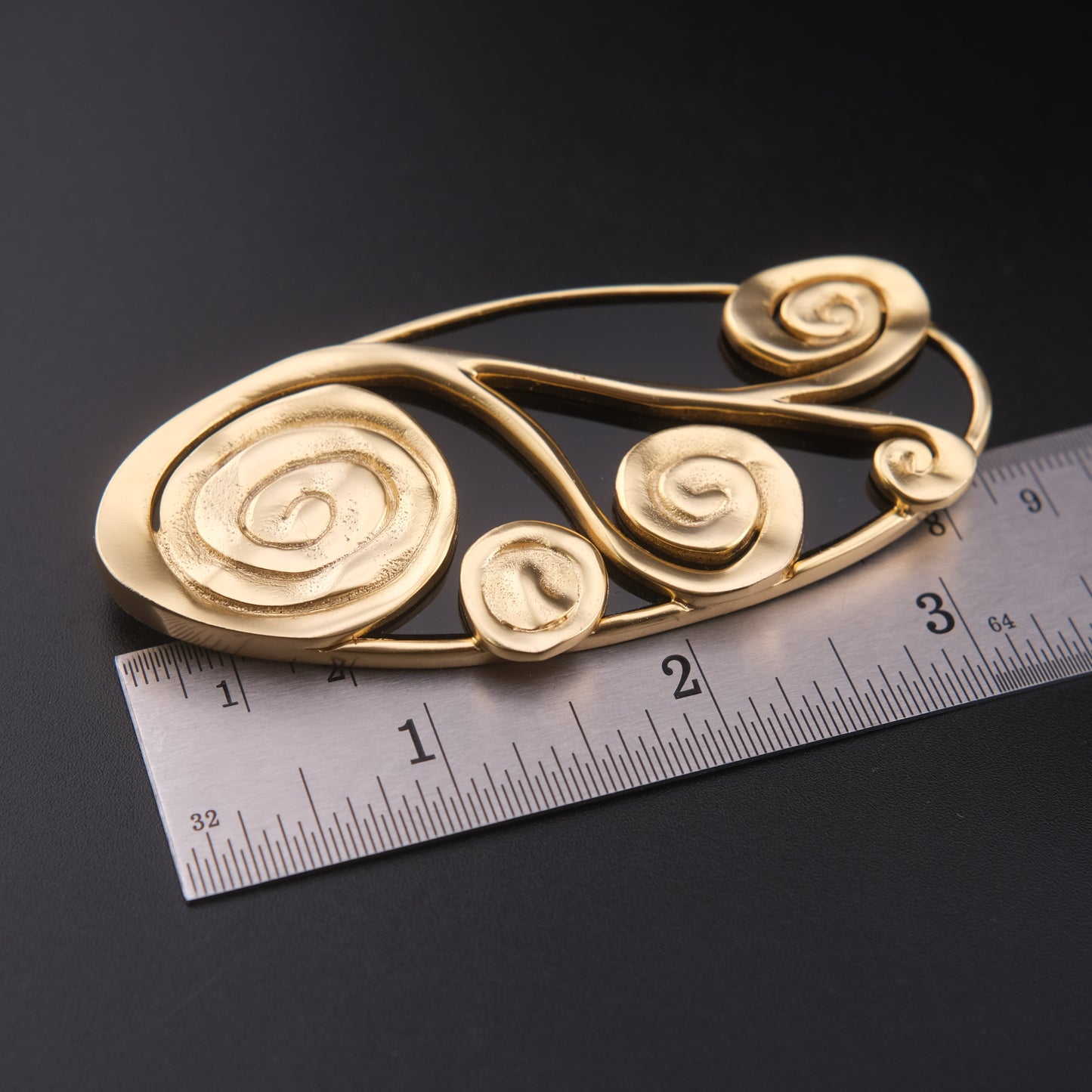 ❤️ Vintage Abstract Gold Tone & Black Sculptural Brooch – Large Swirl Statement Pin