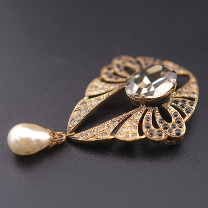 ❤️ Vintage Gold Tone Rhinestone Brooch with Faceted Glass Center & Faux Pearl Drop