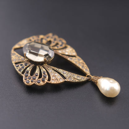 ❤️ Vintage Gold Tone Rhinestone Brooch with Faceted Glass Center & Faux Pearl Drop