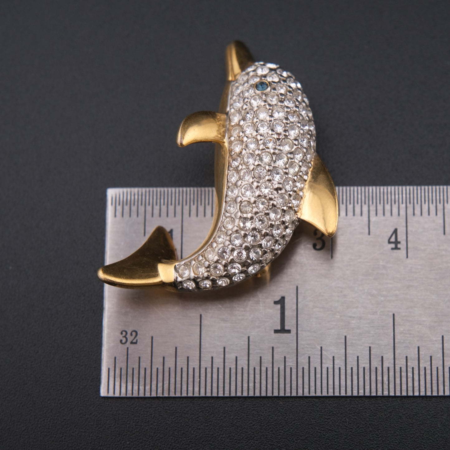 ❤️ Vintage Butler Crystal Dolphin Brooch – Gold-Tone, Pavé Rhinestones