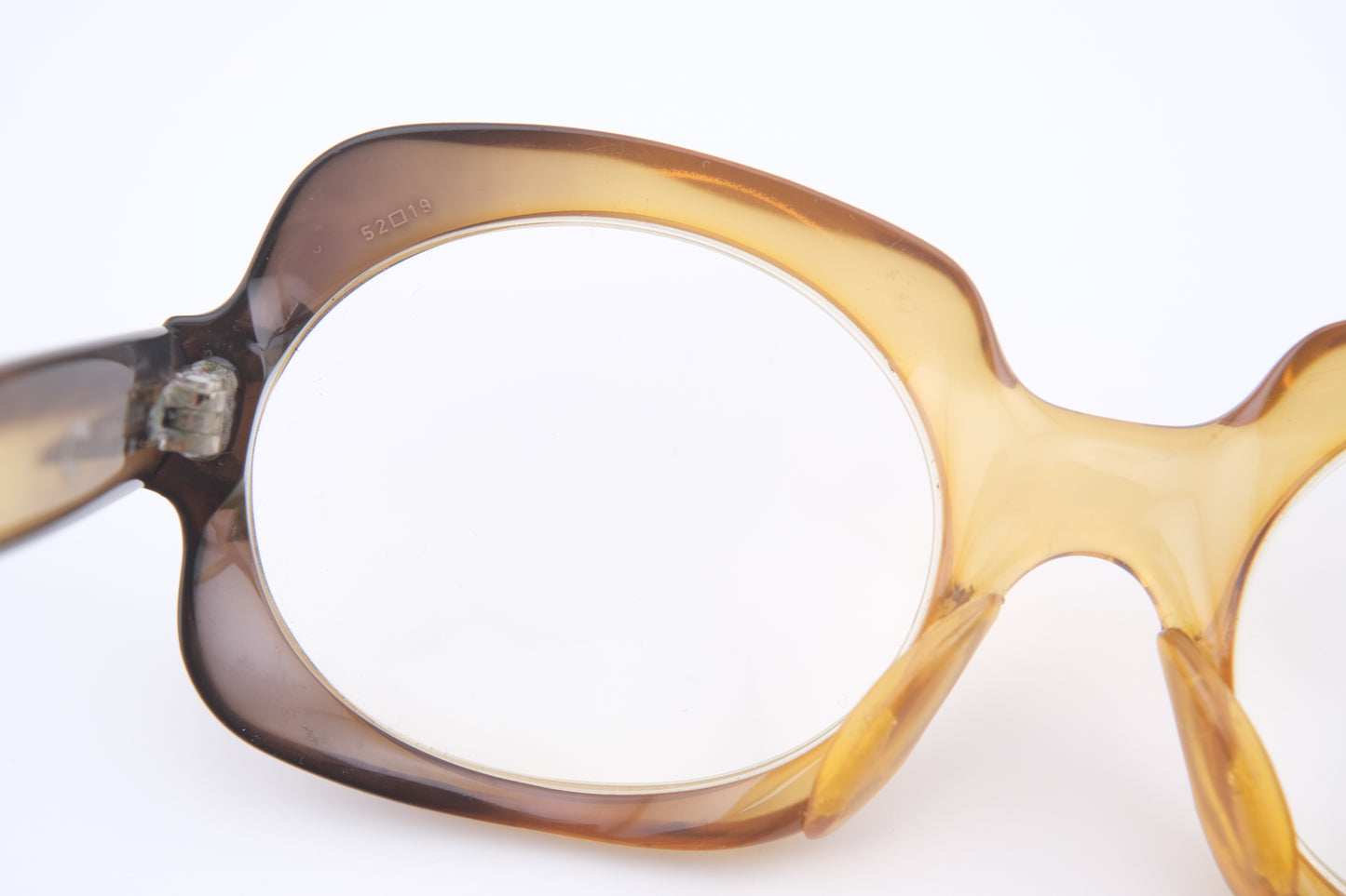Vintage Serge Kirchhofer Mod. 92 Oval Eyeglasses – Amber Gradient Acetate – 52□19 140