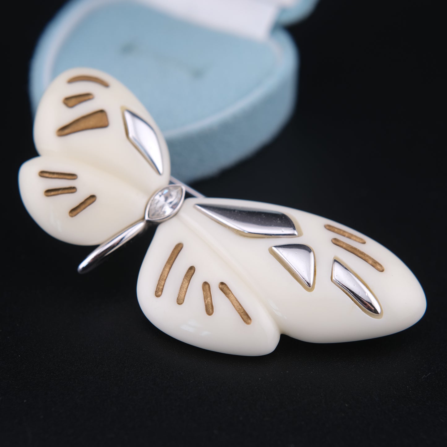 ❤️ Vintage Hanae Mori Resin Butterfly Brooch