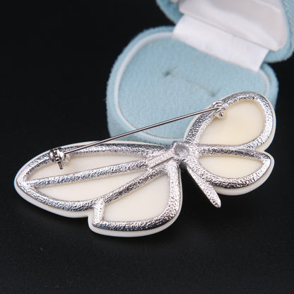 ❤️ Vintage Hanae Mori Resin Butterfly Brooch
