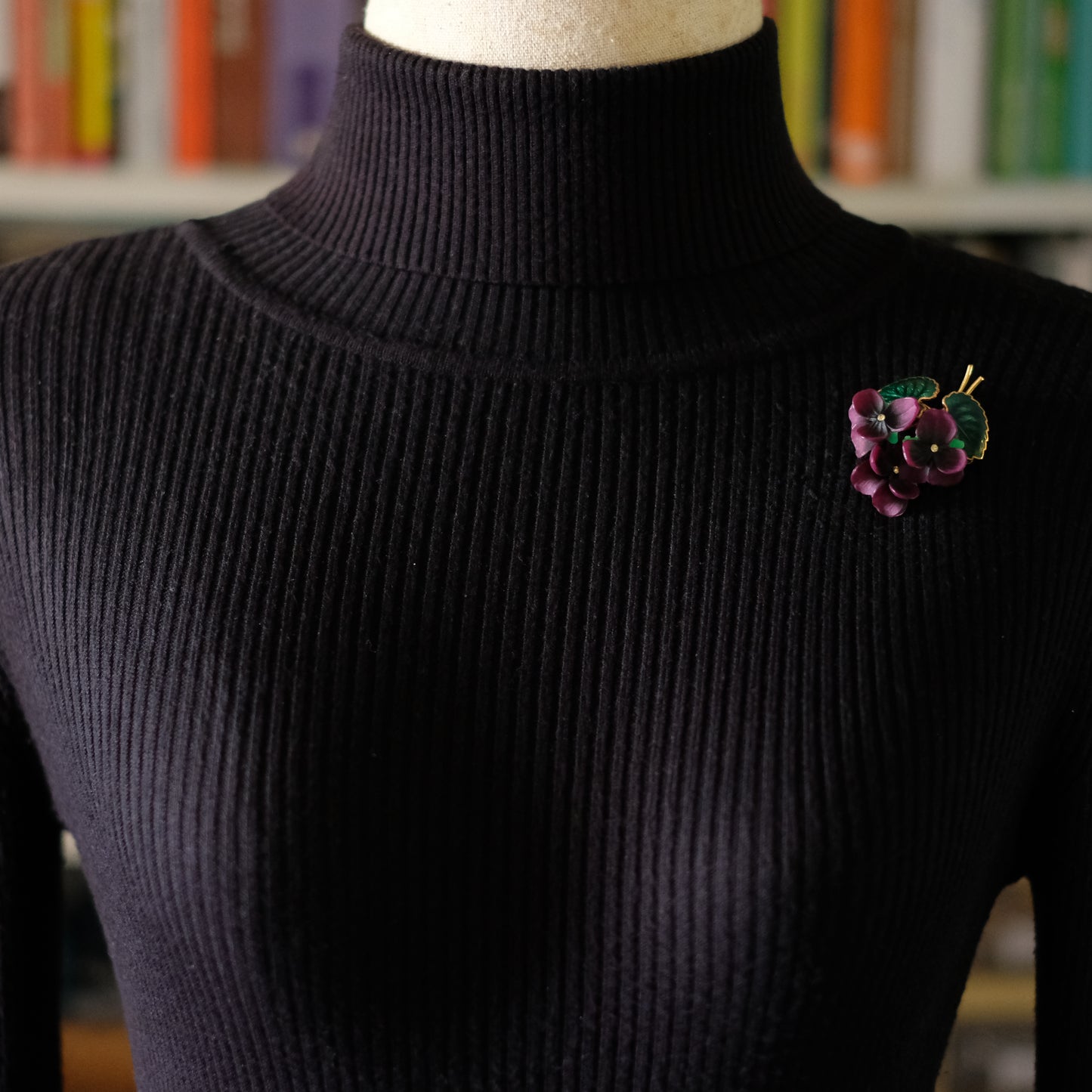 ❤️ Vintage West Germany Violet Flower Brooch – Purple Frosted Petals & Enamel Leaves