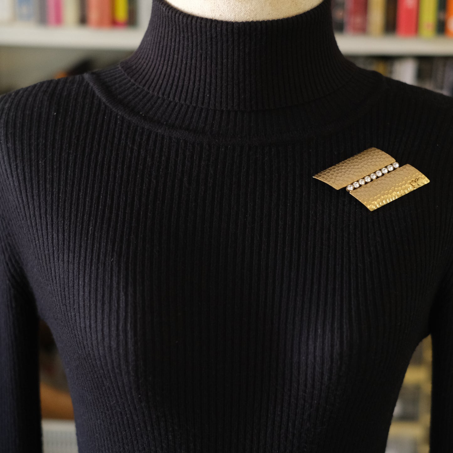 ❤️ Vintage Hanae Mori Hammered Gold-Tone Crystal Brooch | Signed HN