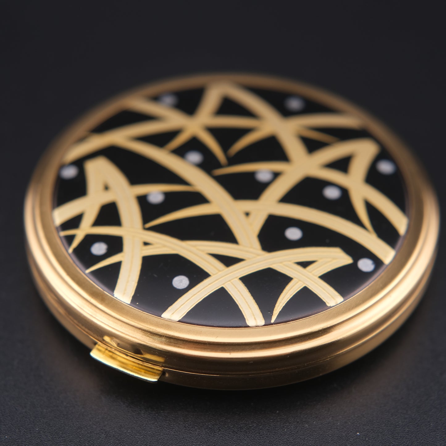 Vintage Shiseido Powder Compact – Black & Gold Art Deco Design
