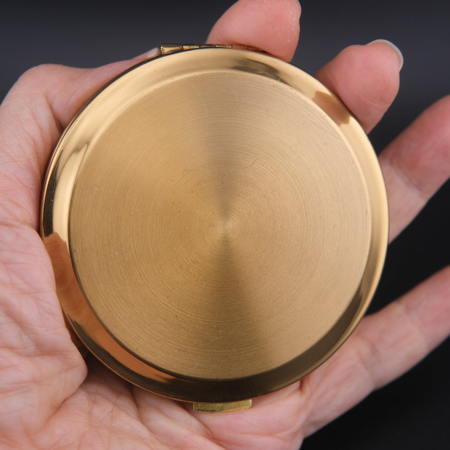 Vintage Shiseido Powder Compact – Black & Gold Art Deco Design