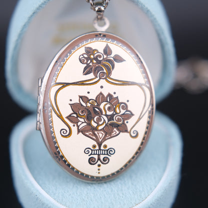❤️ Vintage Floral Locket Pendant Necklace – Silver-Tone with Art Nouveau Style Design