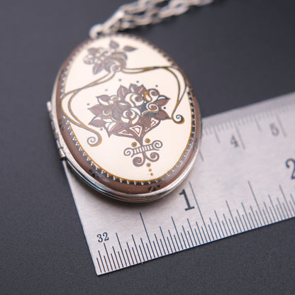 ❤️ Vintage Floral Locket Pendant Necklace – Silver-Tone with Art Nouveau Style Design