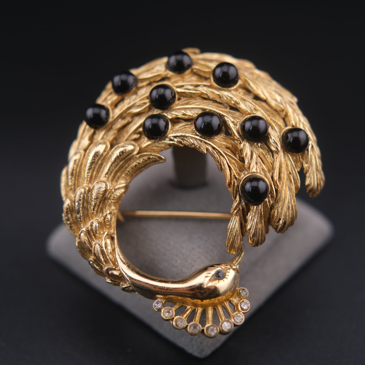 ❤️ Vintage Orena Paris Peacock Wreath Brooch – Gold Tone with Black Cabochons