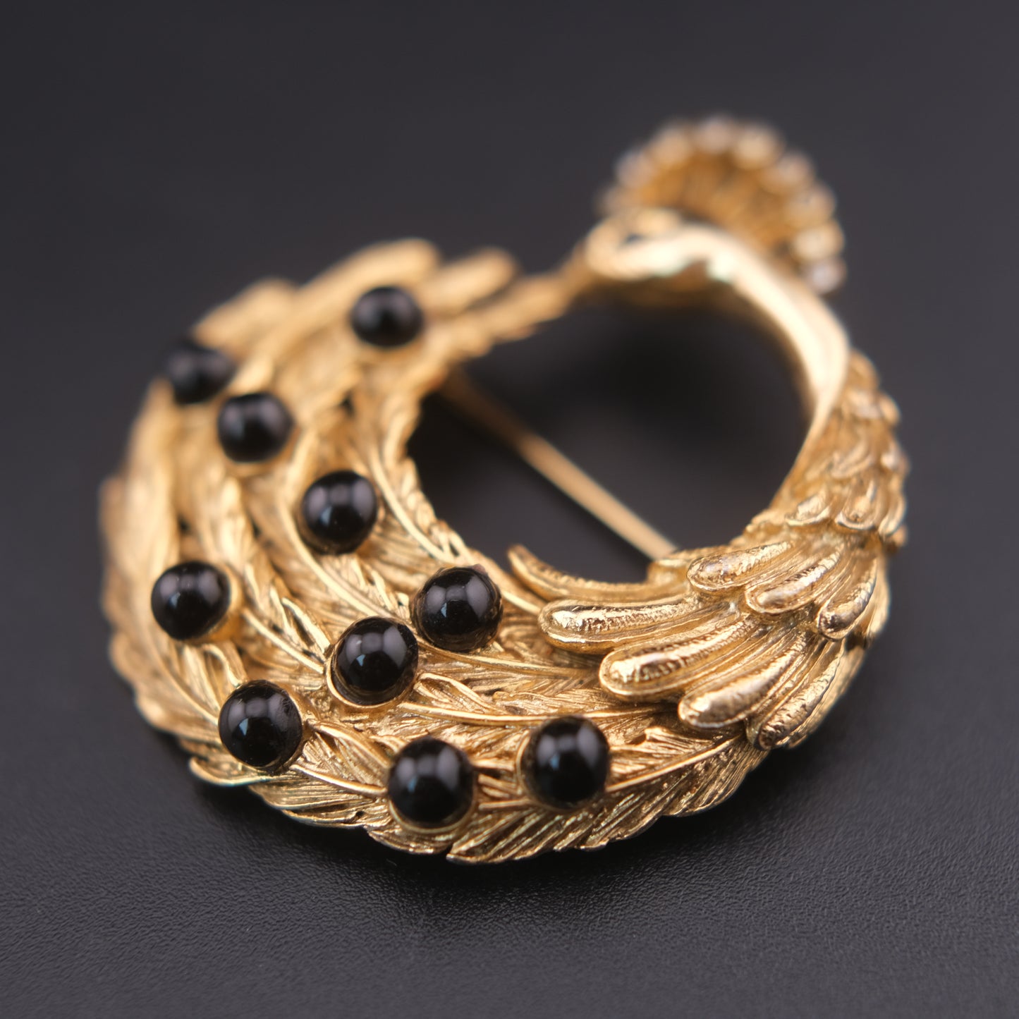 ❤️ Vintage Orena Paris Peacock Wreath Brooch – Gold Tone with Black Cabochons