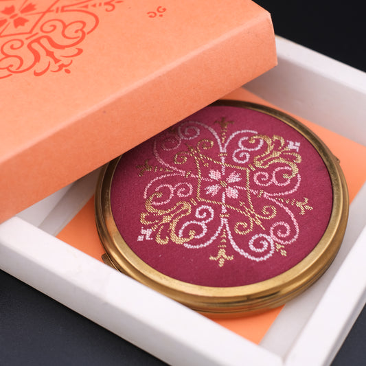 Vintage Shiseido Embroidered Powder Compact – Gold-Tone Case with Original Box