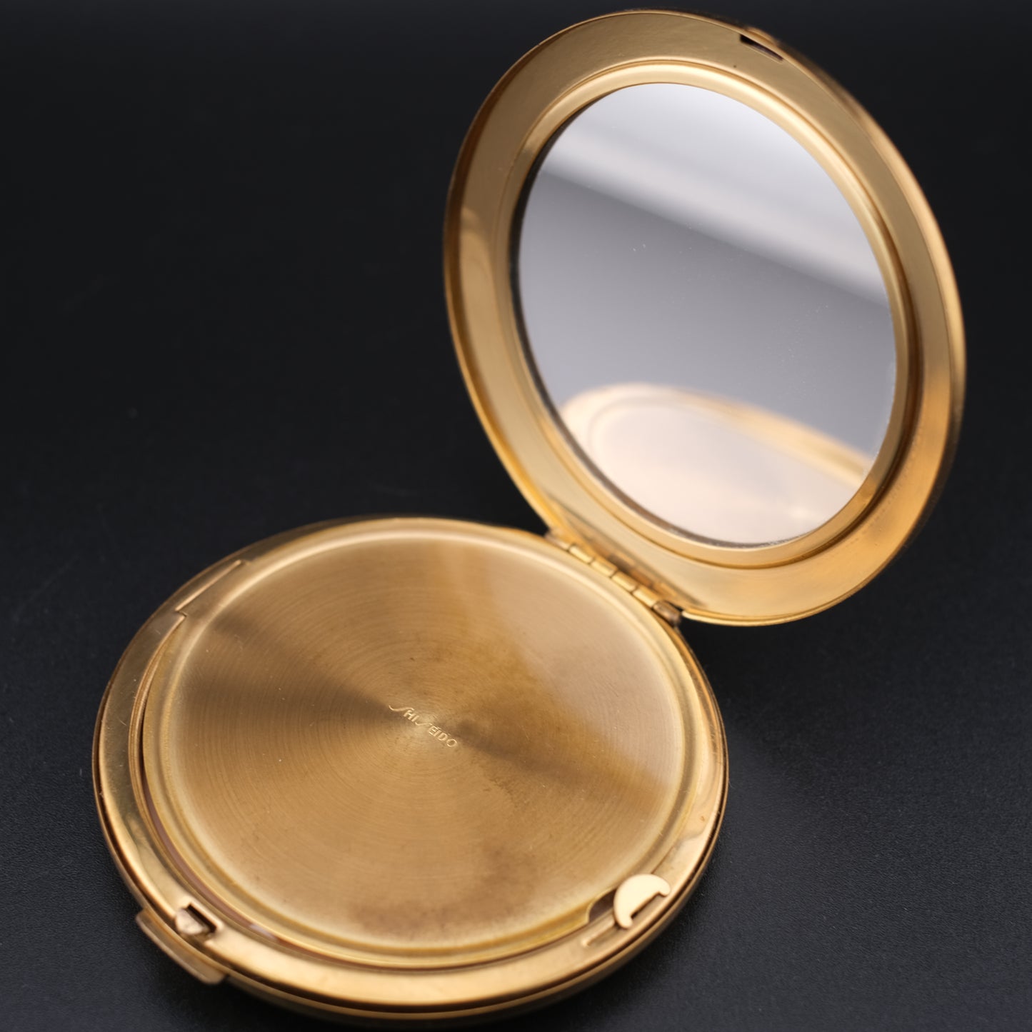 Vintage Shiseido Embroidered Powder Compact – Gold-Tone Case with Original Box