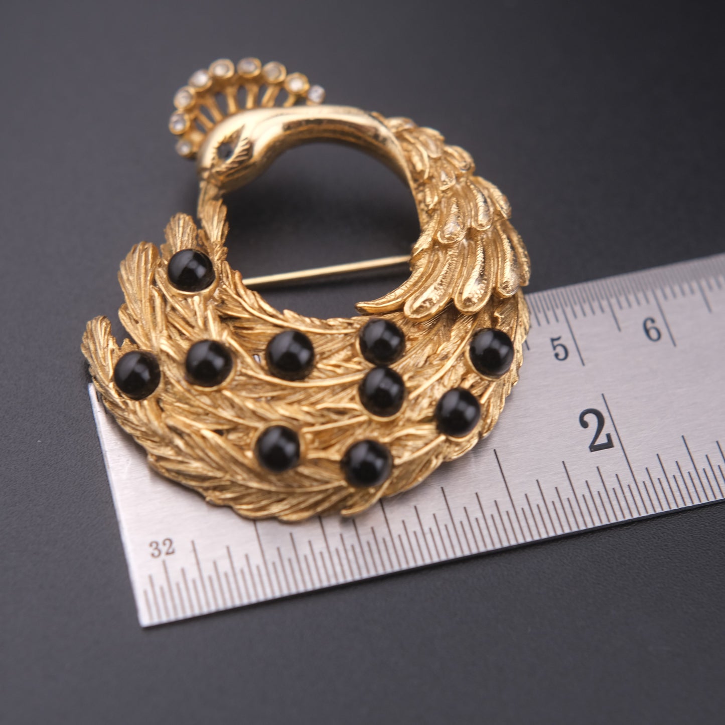 ❤️ Vintage Orena Paris Peacock Wreath Brooch – Gold Tone with Black Cabochons