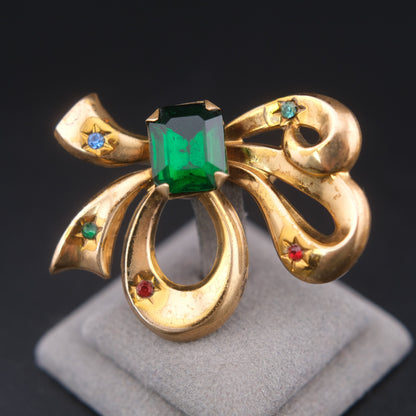 ❤️ Vintage Gold Tone Sculptural Bow Brooch with Emerald Green Glass Stone