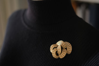Vintage Ciner Brooch – Gold-Tone Interlocking Loops with Clear Rhinestones
