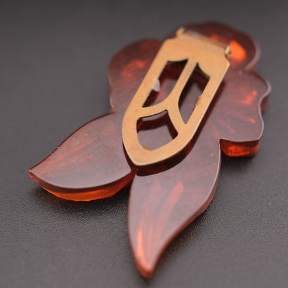 ❤️Vintage Carved Bakelite Floral Scarf Clip – Leaf Motif